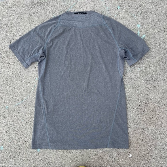 NIKE PRO DRIFIT Mens ATHLETIC SHIRT SIZE Medium Gray gym workout Preowned - Picture 3 of 6